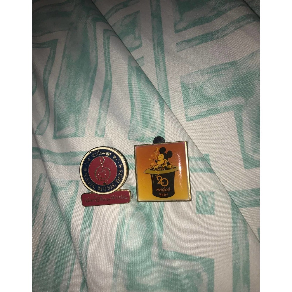 Disney pins